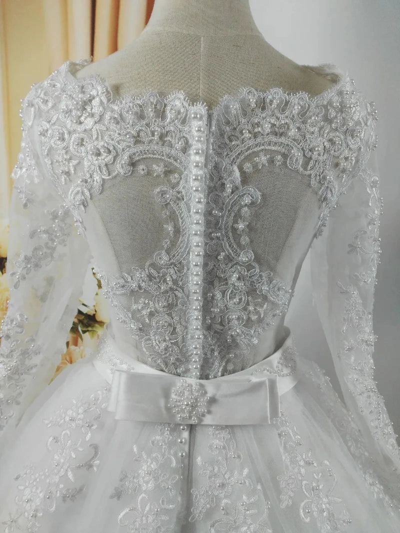 robe-de-mariee-princesse-col-bateau